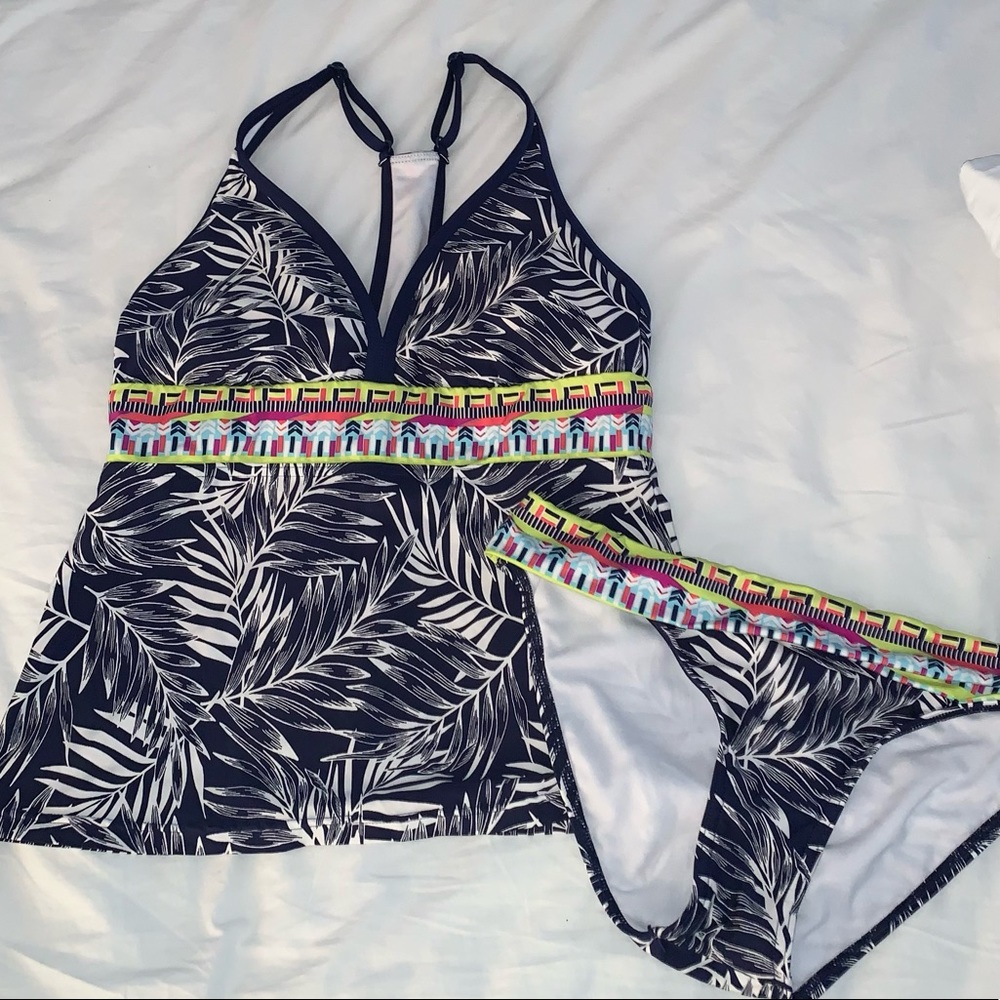 JAG navy geometric tankini swimsuit women’s size LARGE L - worn twice